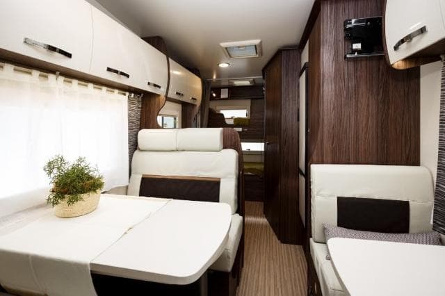 Foto 3 AUTOCARAVANA CAPUCHINA BENIMAR SPORT 323 