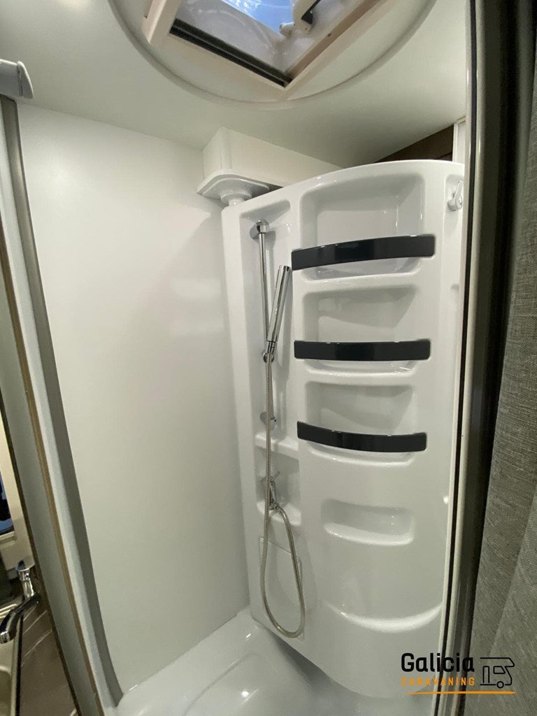 Foto 12 AUTOCARAVANA PERFILADA BENIMAR TESSORO 430 