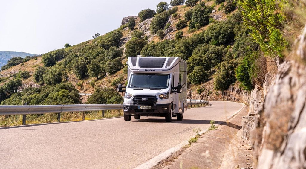 Foto 1 AUTOCARAVANA PERFILADA BENIMAR TESSORO 440 UP