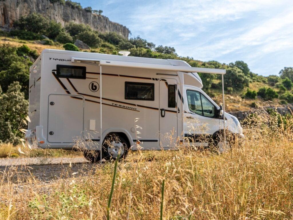 Foto 2 AUTOCARAVANA PERFILADA BENIMAR TESSORO 440 UP