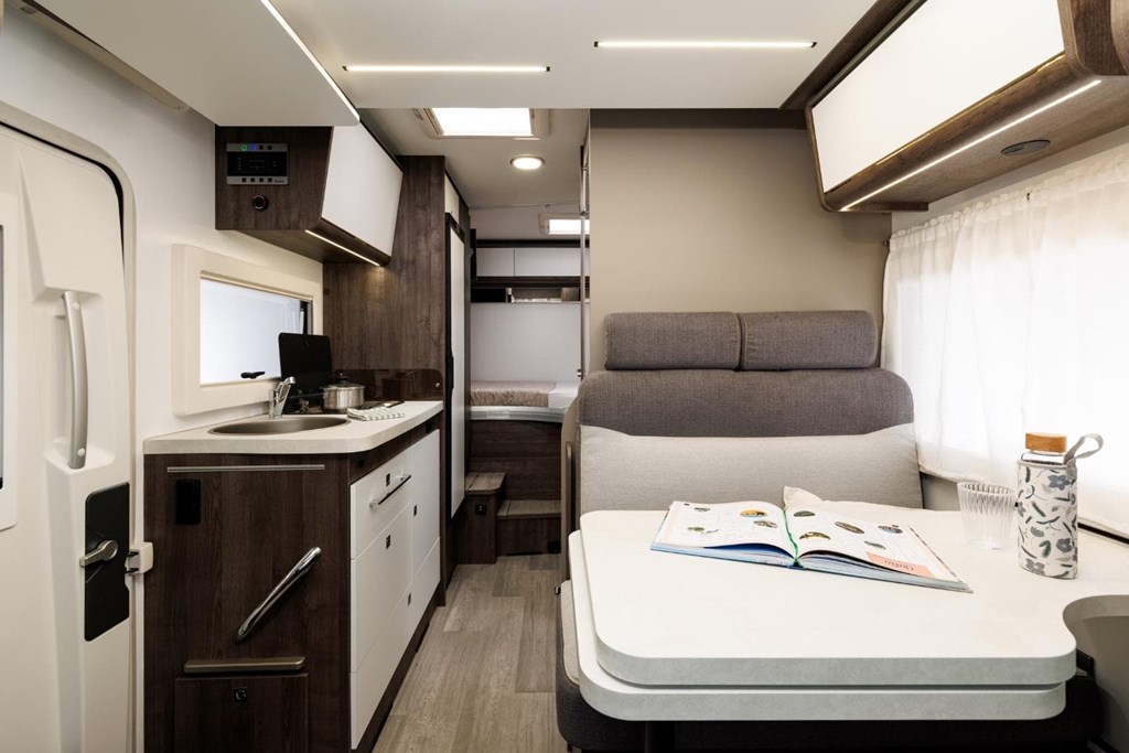 Foto 4 AUTOCARAVANA PERFILADA BENIMAR TESSORO 440 UP