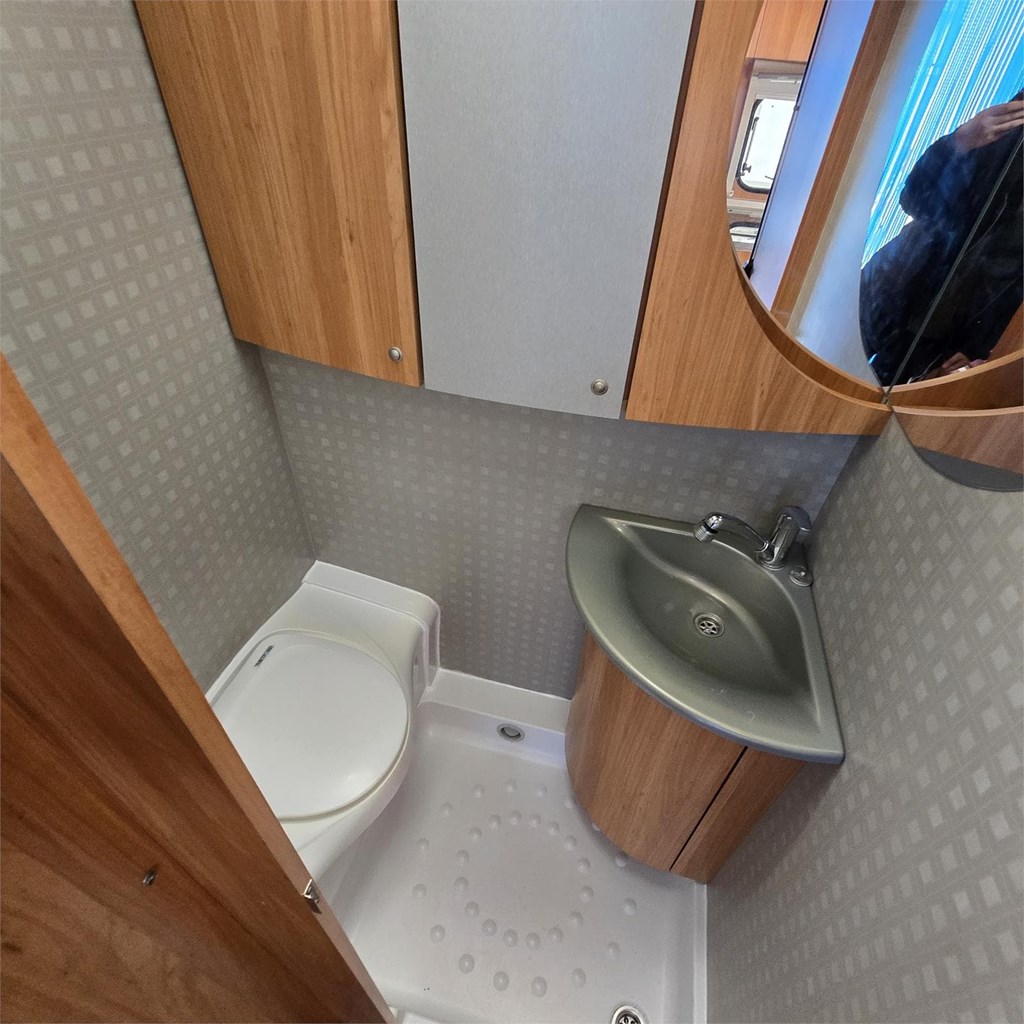 Foto 8 CARAVANA BUTSNER FLIPPER 500 TK 