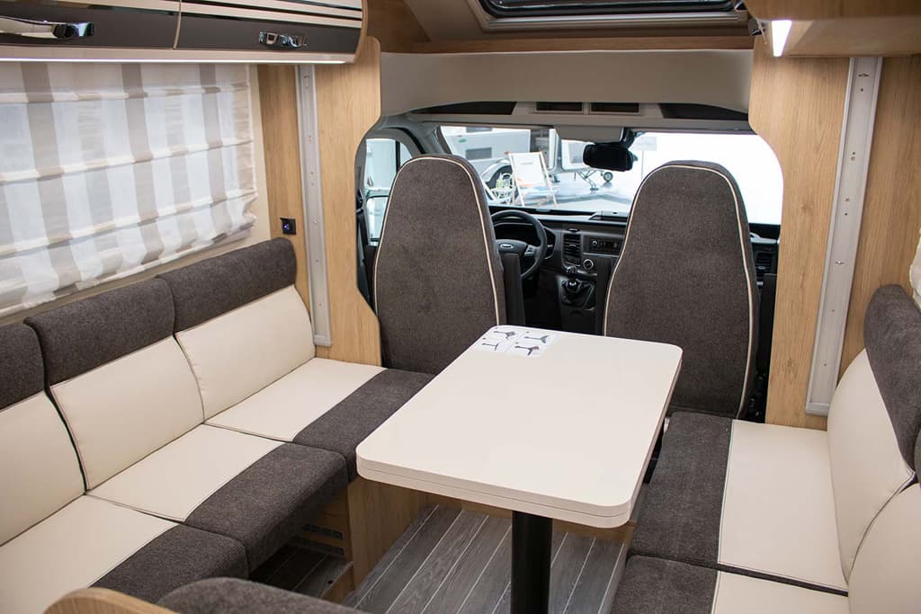 Servicios de alquiler y venta de caravanas y autocaravanas