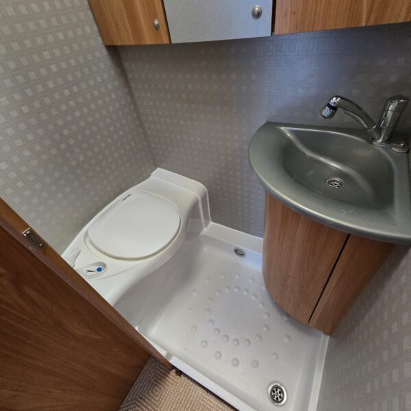 Caravana Burstner Flipper 435 TK - Imagen 8